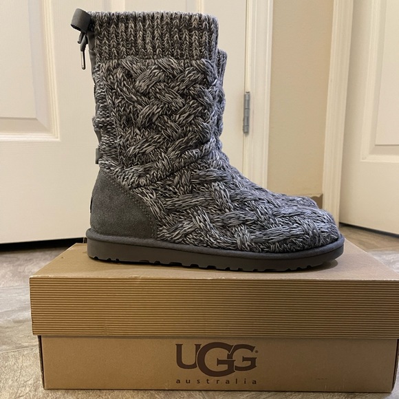 NWT Knitted Uggs - Picture 2 of 4